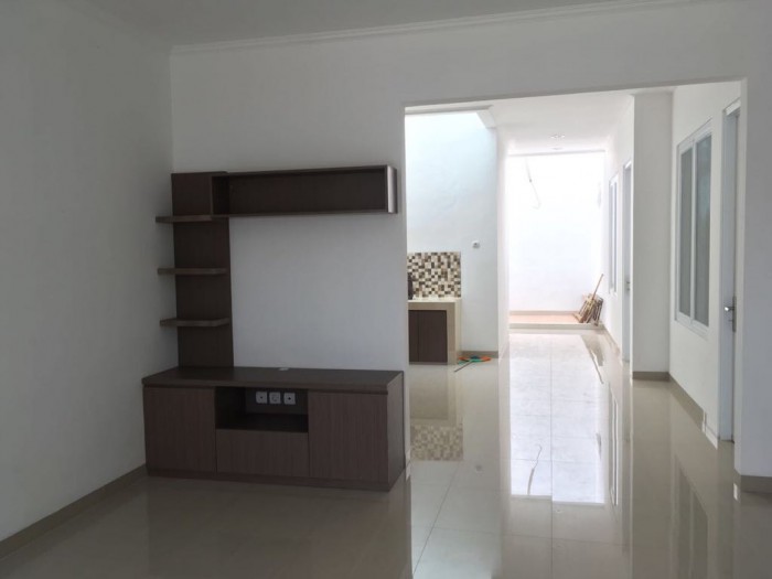 Rumah disewakan di Taman Beverly Lippo Cikarang